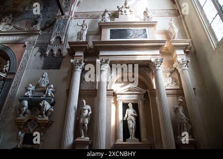 Renaissance Altare Fregoso (autel Fregoso) par Danese Cattaneo du XVI siècle dans la basilique gothique di Santa Anastasia (Basilique de Sainte Anastasia) bul Banque D'Images