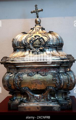 Objet exposé dans la zone du trésor de la cathédrale de Monreale en Sicile Italie Banque D'Images