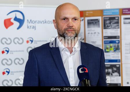 Ostrava, République tchèque. 18 juin 2024. Le gouverneur de la région morave-silésienne Josef Belica donne le briefing sur les prêts sans intérêt aux employés de Liberty Ostrava, à Ostrava, en République tchèque, le 18 juin 2024. Crédit : Petr Sznapka/CTK photo/Alamy Live News Banque D'Images