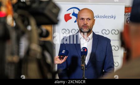 Ostrava, République tchèque. 18 juin 2024. Le gouverneur de la région morave-silésienne Josef Belica donne le briefing sur les prêts sans intérêt aux employés de Liberty Ostrava, à Ostrava, en République tchèque, le 18 juin 2024. Crédit : Petr Sznapka/CTK photo/Alamy Live News Banque D'Images