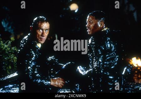 Men in Black année : 1997 États-Unis réalisateur : Barry Sonnenfeld Tommy Lee Jones, Will Smith Banque D'Images