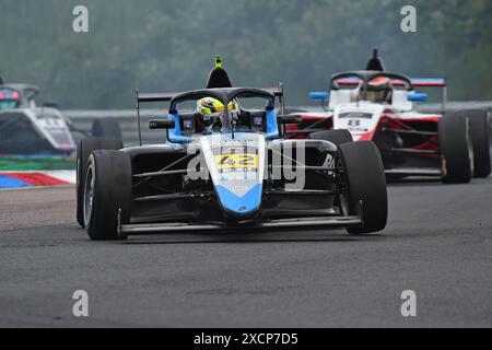 Rowan Campbell-Pilling, Phinsys by Argenti, ROKiT F4 British Championship, certifié par la FIA, trois courses de vingt minutes sur le week-end sur le rap Banque D'Images