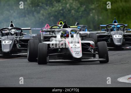 Reza Seewooruthun, Hitech Pulse-Eight, ROKiT F4 British Championship, certifié par la FIA, trois courses de vingt minutes sur le week-end sur le rapide th Banque D'Images