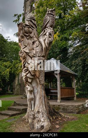 Richmond, ville marchande et paroisse civile du North Yorkshire, en Angleterre. Le musée a un décor de film de "toutes les créatures grandes et petites", et un chimiste... Banque D'Images