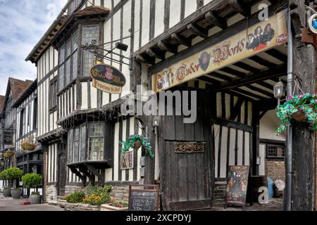 Tudor World Museum, Stratford upon Avon, Angleterre, Royaume-Uni. Bâtiment Tudor noir et blanc Banque D'Images