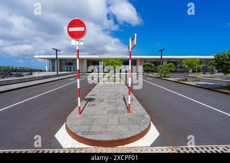 Porte d'accès pour les véhicules à moteur en ferry de l'île de Pico à Faial et l'île de Sao Jorge, Joao Quaresma terminal maritime.Pico-açores-Portugal. Banque D'Images