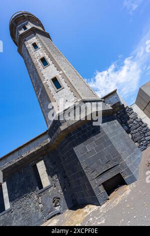 Extérieur du phare du volcan Capelinhos, île de Faial dans l'archipel des Açores. Banque D'Images