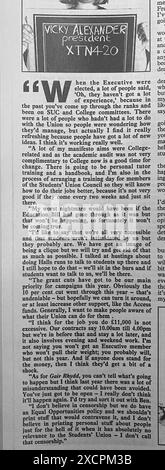 PHOTOS DE DOSSIER – CARDIFF, PAYS DE GALLES, Royaume-Uni - 10 OCTOBRE 1994 : recueillez l'image de la présidente de l'Union Vicky Alexander présentée dans une interview dans le journal étudiant de Cardiff Gair Rhydd. INFO : Vicky Alexander – Victoria Alexander, maintenant Lady Victoria Starmer – a fait partie de l’équipe de direction du Syndicat des étudiants de l’Université de Cardiff en tant qu’agente de l’éducation et du bien-être social (1993-94) et présidente (1994-95). Il peut y avoir des imperfections dans ce négatif d'archive vieux de 30 ans. Photo : Rob Watkins/Alamy Live News Banque D'Images