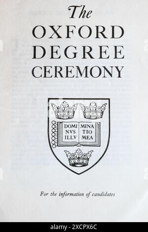 Programme de cérémonie de diplôme de l'Université d'Oxford ou brochure des années 1980, Angleterre, Royaume-Uni Banque D'Images