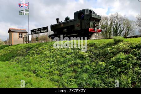 Le char valise no 1369 de classe 1366 du GWR attend au shunt de tête à la station Totnes Riverside sur le South Devon Railway. Banque D'Images