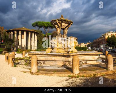 Le Temple d'Hercule Victor ou Hercules Olivarius est un temple romain, à Piazza Bocca della Verità, dans la région du Forum Boarium près du Tibre - Rome, Italie Banque D'Images