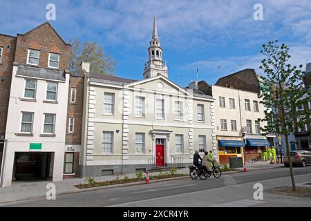 Personnes à vélo devant Marx Memorial Library & Workers School Building Clerkenwell Green Islington architecture Londres Angleterre KATHY DEWITT Banque D'Images