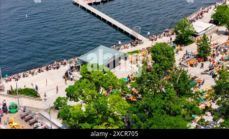 Photographie aérienne du Wisconin Memorial Union et de la célèbre Union Terrace sur le campus de l'Université du Wisconsin, Madison, Wisconsin sur un pl Banque D'Images