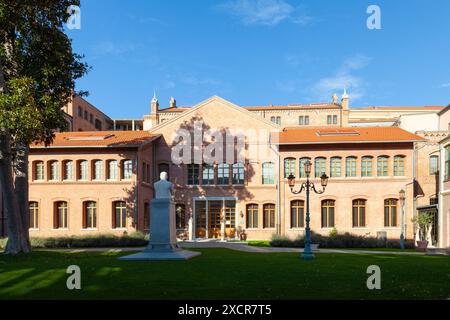 Cour centrale Hilton Molino Stucky Hotel , Giudecca, Venise, Italie montrant le détail architectural du millésime de farine converti. Lumière du soir. Banque D'Images