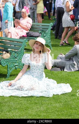 Ascot, Royaume-Uni. 18 juin 2024. Image © concédée sous licence à Parsons Media. 18/06/2024. Ascot, Royaume-Uni. Royal Ascot 2024. Hippodrome d'Ascot. Les Racegoers et les Royals assistent au premier jour de la course hippique de quatre jours du Royal Ascot à l'hippodrome d'Ascot. Photo par crédit : andrew parsons/Alamy Live News Banque D'Images