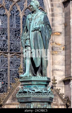 Statue du 5e duc de Buccleuch, 7e duc de Queensberry devant la cathédrale St Giles à Édimbourg Banque D'Images