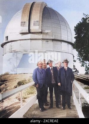 Albert Einstein avec d'autres scientifiques à l'Observatoire du Mont Wilson près de Los Angeles, Californie, le 31 janvier 1931. De gauche à droite à l'avant Banque D'Images