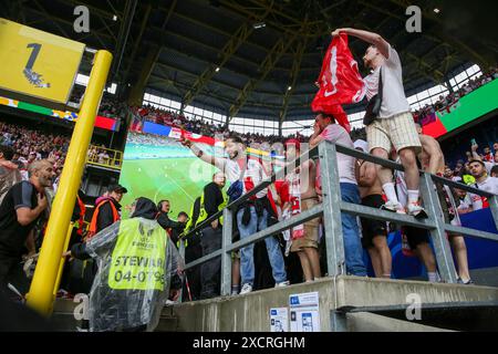 Dortmund, Allemagne. 18 juin 2024. Affrontement des fans lors du match Turquie - Géorgie, UEFA Euro 2024 Round 1 Groupe F au BVB Stadion, Dortmund, Allemagne, le 18 juin 2024 crédit : Every second Media/Alamy Live News Banque D'Images