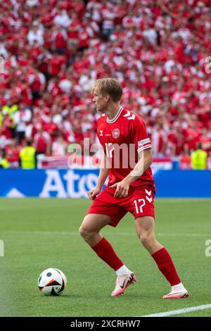 Victor Bernth Flesner Kristiansen (Daenemark, #17) Am Ball, GER, Slovénie (SVN) vs Denmark (DEN), Fussball Europameisterschaft, UEFA EURO 2024, Gruppe C, 1. Spieltag, 16.06.2024 Foto : Eibner-Pressefoto/Michael Memmler Banque D'Images