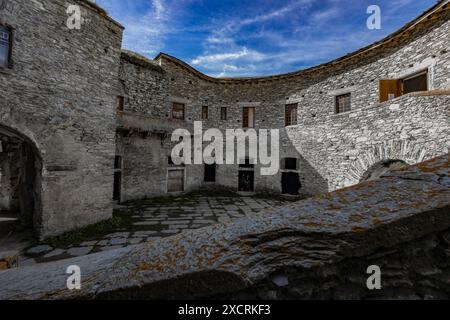 Vue du Fort de Ronce sur le lac du Mont-Cenis entre le Val di Susa italien et la vallée de la Maurienne française, France Banque D'Images