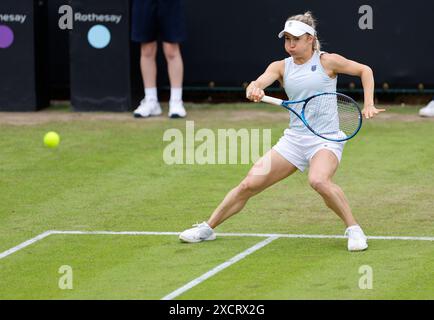 18 juin 2024 ; Edgbaston Priory Club, Birmingham, Angleterre : Rothesay Tennis Classic Birmingham, jour 2 ; Yulia Putintseva (KAZ) dans son match en simple féminin contre Clara Burel (FRA) Banque D'Images