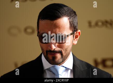 Propriétaire Sheikh Maktoum bin Majid Obaid Al Maktoum après avoir remporté les Wolferton Stakes avec Israr le premier jour de Royal Ascot à Ascot Racecourse, Berkshire. Date de la photo : mardi 18 juin 2024. Banque D'Images