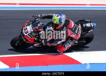 Tito Rabat de Kawasaki Puccetti Racing avec Kawasaki ZX-10RR vu en action lors du Championnat du monde FIM SBK Superbike Pirelli Emilia-Romagna Round - essais libres sur le Misano World circuit à Misano Adriatico. Banque D'Images