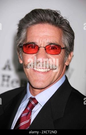 Geraldo Rivera assiste à la première de 'A Mighty Heart' au Ziegfeld Theater de New York le 13 juin 2007. Crédit photo : Henry McGee/MediaPunch Banque D'Images