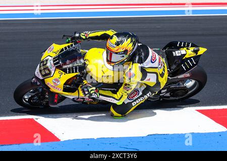 Misano Adriatico, Italie. 14 juin 2024. Andrea Iannone du Team Goeleven avec Ducati Panigale V4R vu en action lors du Championnat du monde FIM SBK Superbike Pirelli Emilia-Romagna Round - essais libres sur le Misano World circuit à Misano Adriatico. (Photo de Fabrizio Carabelli/SOPA images/Sipa USA) crédit : Sipa USA/Alamy Live News Banque D'Images