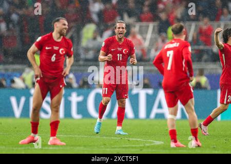 Dortmund, Allemagne. 18 juin 2024. Turquie Yazici, Yusuf milieu de terrain Lille OSC célèbre la Turquie Akturkoglu, Kerem a quitté le BUT 3-1 de Winger Galatasaray lors du match Turquie - Géorgie, UEFA Euro 2024 Round 1 Groupe F au BVB Stadion, Dortmund, Allemagne le 18 juin 2024 crédit : Every second Media/Alamy Live News Banque D'Images