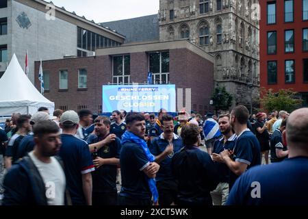 UEFA EURO 2024 à Köln, visite publique à Köln, Fan zone am Heumarkt, Altermarkt. Bildschirm mit dem Storm Alert, Altermarkt, UEFA EURO 2024 in Köln, public Viewing in Köln, Fan zone am Heumarkt, Altermarkt. Köln Innenstadt NRW Deutschland *** UEFA EURO 2024 in Cologne, public Viewing in Cologne, Fan zone at Heumarkt, Altermarkt Screen with the Storm Alert, Altermarkt, UEFA EURO 2024 in Cologne, public Viewing in Cologne, Fan zone at Heumarkt, Altermarkt Cologne City Center NRW Germany Copyright : xBEAUTIFULxSPORTS/Buriakovx Banque D'Images