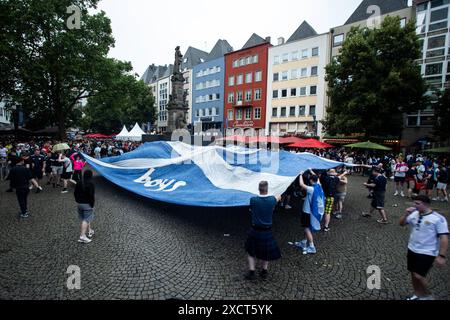 UEFA EURO 2024 à Köln, visite publique à Köln, Fan zone am Heumarkt, Altermarkt. Obwohl public Viewing abgesagt wurde, sammeln sich fans , Innenstadt. Fans von Schottland. UEFA EURO 2024 à Köln, visite publique à Köln, Fan zone am Heumarkt, Altermarkt. Köln Innenstadt NRW Deutschland *** UEFA EURO 2024 in Cologne, public Viewing in Cologne, Fan zone at Heumarkt, Altermarkt bien que public Viewing ait été annulé, fans de l'Écosse UEFA EURO 2024 in Cologne, public Viewing in Cologne, Fan zone at Heumarkt, Altermarkt Cologne Downtown NRW Germany Copyright : xBEAUTIFULxSPORTS/Buriakovx Banque D'Images