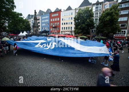 UEFA EURO 2024 à Köln, visite publique à Köln, Fan zone am Heumarkt, Altermarkt. Obwohl public Viewing abgesagt wurde, sammeln sich fans , Innenstadt. Fans von Schottland. UEFA EURO 2024 à Köln, visite publique à Köln, Fan zone am Heumarkt, Altermarkt. Köln Innenstadt NRW Deutschland *** UEFA EURO 2024 in Cologne, public Viewing in Cologne, Fan zone at Heumarkt, Altermarkt bien que public Viewing ait été annulé, fans de l'Écosse UEFA EURO 2024 in Cologne, public Viewing in Cologne, Fan zone at Heumarkt, Altermarkt Cologne Downtown NRW Germany Copyright : xBEAUTIFULxSPORTS/Buriakovx Banque D'Images