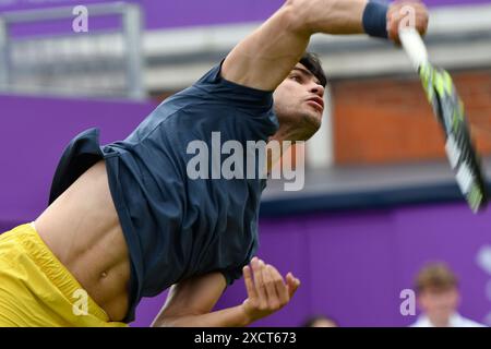 18.06.2024 Cinch Tennis Championships Queens Club London. Champion en titre et premier joueur Carlos Alcaraz ESP jouant Francisco Cerundolo ARG. Alcaraz a gagné en sets consécutifs crédit : Leo Mason ALAMY News & Sport Banque D'Images