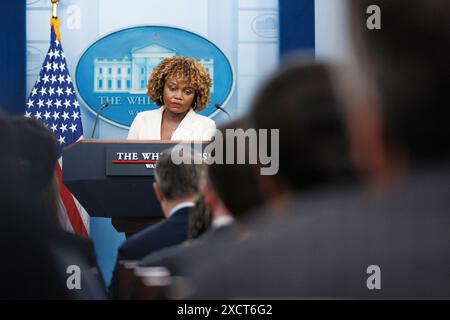 Washington, États-Unis. 18 juin 2024. Karine Jean-Pierre, attachée de presse de la Maison Blanche, tient un point de presse dans la salle de presse James Brady de l'aile ouest de la Maison Blanche à Washington DC. (Photo d'Aaron Schwartz/Sipa USA) crédit : Sipa USA/Alamy Live News Banque D'Images