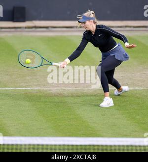 18 juin 2024 ; Edgbaston Priory Club, Birmingham, Angleterre : Rothesay Tennis Classic Birmingham, jour 2 ; Katie Boulter (GBR) dans son match en simple féminin contre Anhelina Kalinina (UKR) Banque D'Images