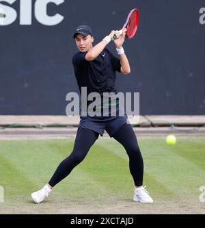 18 juin 2024 ; Edgbaston Priory Club, Birmingham, Angleterre : Rothesay Tennis Classic Birmingham, jour 2 ; Anhelina Kalinina (UKR) dans son match en simple femme contre Katie Boulter (GBR) Banque D'Images