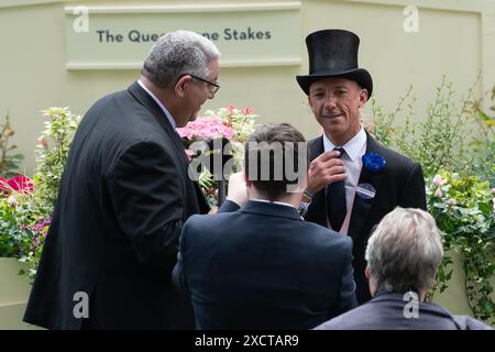 Frankie Dettori (top Hat), légende de la course, était de retour à Royal Ascot aujourd'hui. Bien que Frankie ait pris sa retraite en tant que jockey en Angleterre l’année dernière, il court toujours aux États-Unis Banque D'Images