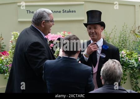 Frankie Dettori (top Hat), légende de la course, était de retour à Royal Ascot aujourd'hui. Bien que Frankie ait pris sa retraite en tant que jockey en Angleterre l’année dernière, il court toujours aux États-Unis Banque D'Images