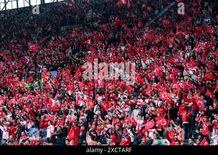 Dortmund, Allemagne, 18 juin 2024 : les fans de Turkiye lors du match de football UEFA EURO 2024 Allemagne du Groupe F entre Turkiye et la Géorgie au BVB Stadion Dortmund à Dortmund, Allemagne. (Daniela Porcelli/SPP) crédit : SPP Sport Press photo. /Alamy Live News Banque D'Images