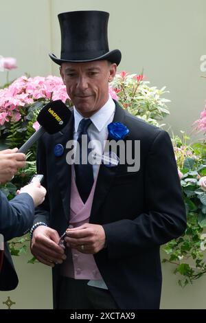 Frankie Dettori (top Hat), légende de la course, était de retour à Royal Ascot aujourd'hui. Bien que Frankie ait pris sa retraite en tant que jockey en Angleterre l’année dernière, il court toujours aux États-Unis Banque D'Images