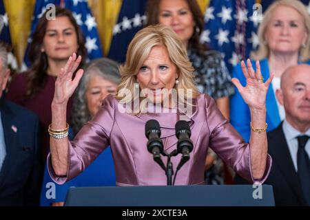 Washington, États-Unis. 18 juin 2024. La première dame Jill Biden prononce un discours lors de l’événement du 12e anniversaire de la DACA dans la salle est de la Maison Blanche à Washington, DC, le 18 juin 2024. Le président Biden a annoncé le programme de son administration permettant aux immigrants sans papiers mariés à des citoyens américains de demander la résidence légale. Photo de Shawn Thew/UPI crédit : UPI/Alamy Live News Banque D'Images