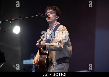 declan mckenna se produit en live au festival de leeds au royaume-uni mai 2024. Banque D'Images