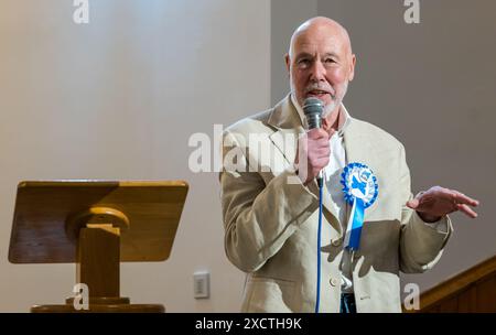 North Berwick, East Lothian, Écosse, Royaume-Uni, 18 juin 2024. Élections générales : les 7 candidats pour la circonscription nouvellement réorganisée (Musselburgh n'est plus incluse) et nommée de Lothian East vont tête à tête dans une circonscription locale à St Andrew Blackadder Church. Sur la photo : George Kerevan (Alba), ancien député d'East Lothian. Crédit : Sally Anderson/Alamy Live News Banque D'Images