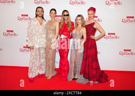 Riccardo Simonetti, Eva Padberg, elle MacPherson, Lottie Moss und Franziska Knuppe beim Raffaello Summer Day Event AM 18.6.2024 à Berlin Banque D'Images