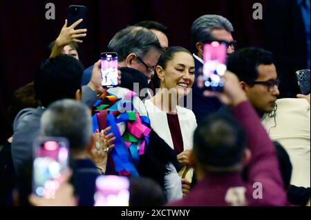 Mexico, Mexique. 18 juin 2024. Claudia Sheinbaum Pardo, présidente entrante du Mexique, assiste à une réunion avec les législateurs fédéraux élus par la coalition « Sigamos Haciendo Historia » au World Trade Center (WTC) de Mexico. Le 18 juin 2024 à Mexico, Mexique. (Photo de Carlos Tischler/ crédit : Eyepix Group/Alamy Live News Banque D'Images