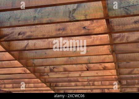 Forme géométrique en planche de bois brun. Structure en bois. Banque D'Images