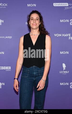 Anne Schaefer beim moin Mittsommer Jahresempfang 2023 der Filmförderung Hamburg Schleswig-Holstein im Theater Kampnagel. Hambourg, 18.06.2024 Anne Schaefer beim moin Mittsommerfest auf Kampnagel., Hamburg Hamburg Deutschland Kampnagel *** Anne Schaefer au moin Mittsommer réception annuelle 2023 du Filmförderung Hamburg Schleswig Holstein au Theater Kampnagel Hamburg, 18 06 2024 Anne Schaefer au Moin Mittsommerfest à Kampnagel, Hamburg Hamburg Hamburg Germany Kampnagel Banque D'Images