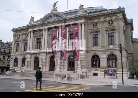 Le Grand Théâtre de Genève sur la place Neuve en Suisse le 21 mai 2023. La place Neuve à Genève, Suisse, le 21 mai 2023. Le Grand Théâtre Banque D'Images