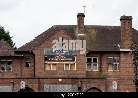 Pub fermé, The Grapes, Radford Road, Coventry, West Midlands, Angleterre, Royaume-Uni Banque D'Images